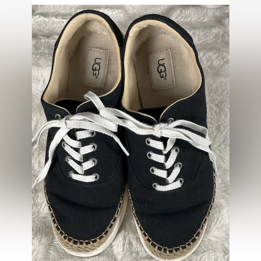 Ugg Eyan II Women’s Size 8.5 Black Canvas Lace Up Sneakers